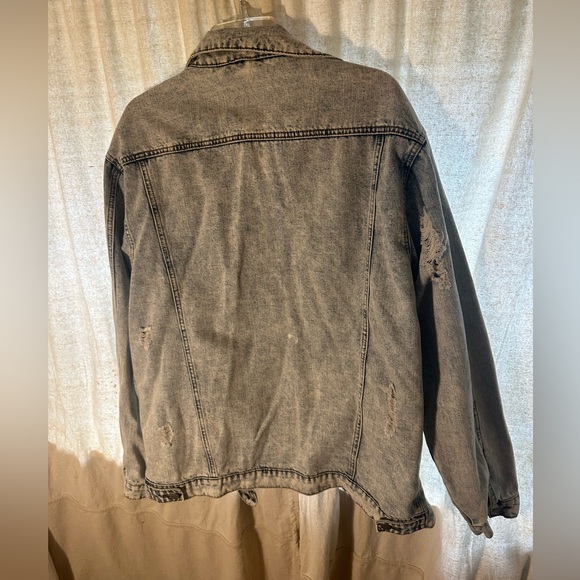 Distressed jean jacket - Picture 3 of 6